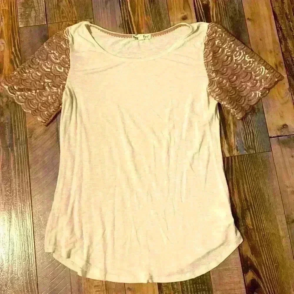 Women’s size medium top